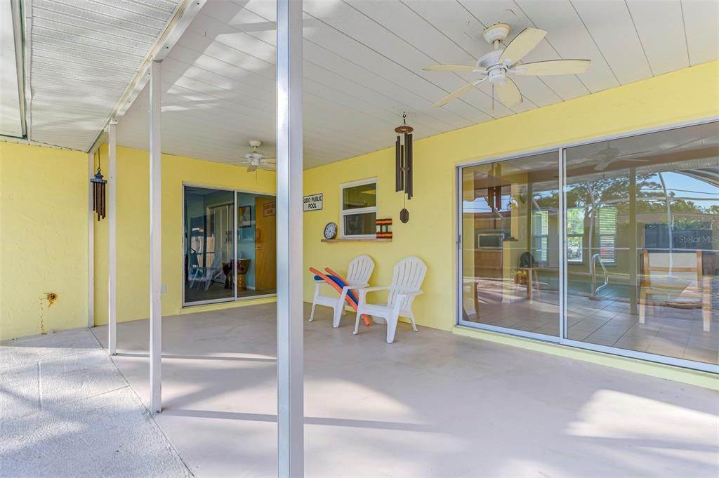 Под контрактом: $449,900 (3 спален, 2 ванн, 1468 Квадратных фут)