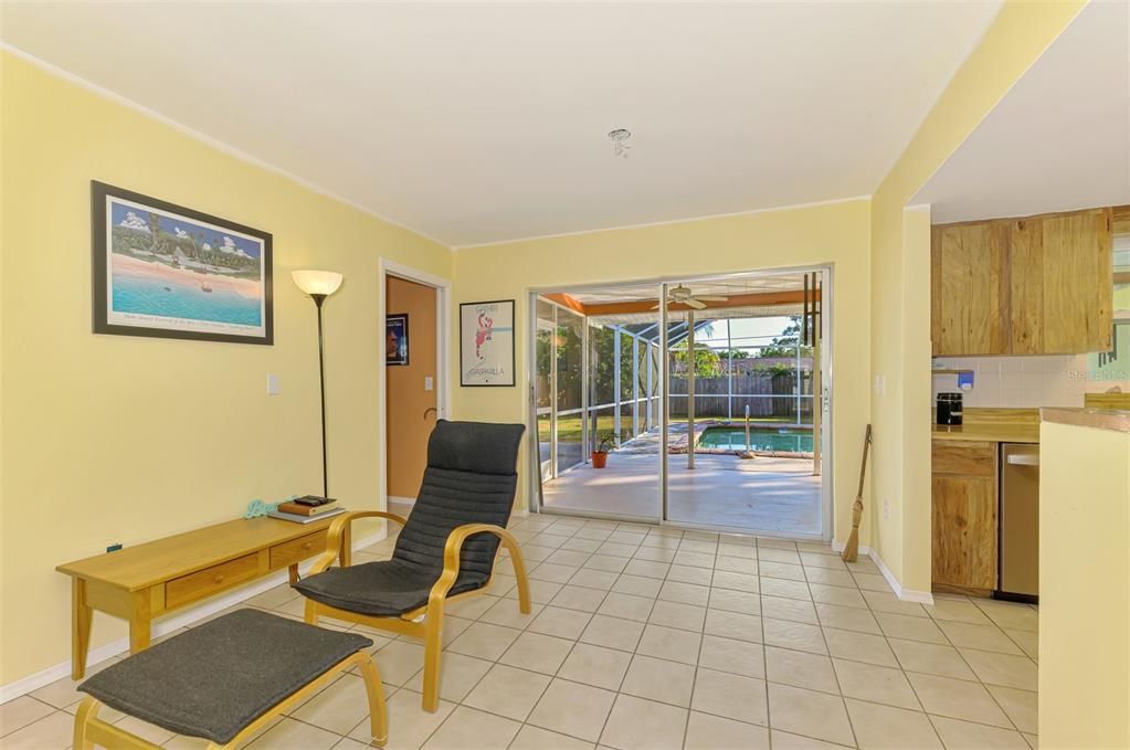 Под контрактом: $449,900 (3 спален, 2 ванн, 1468 Квадратных фут)