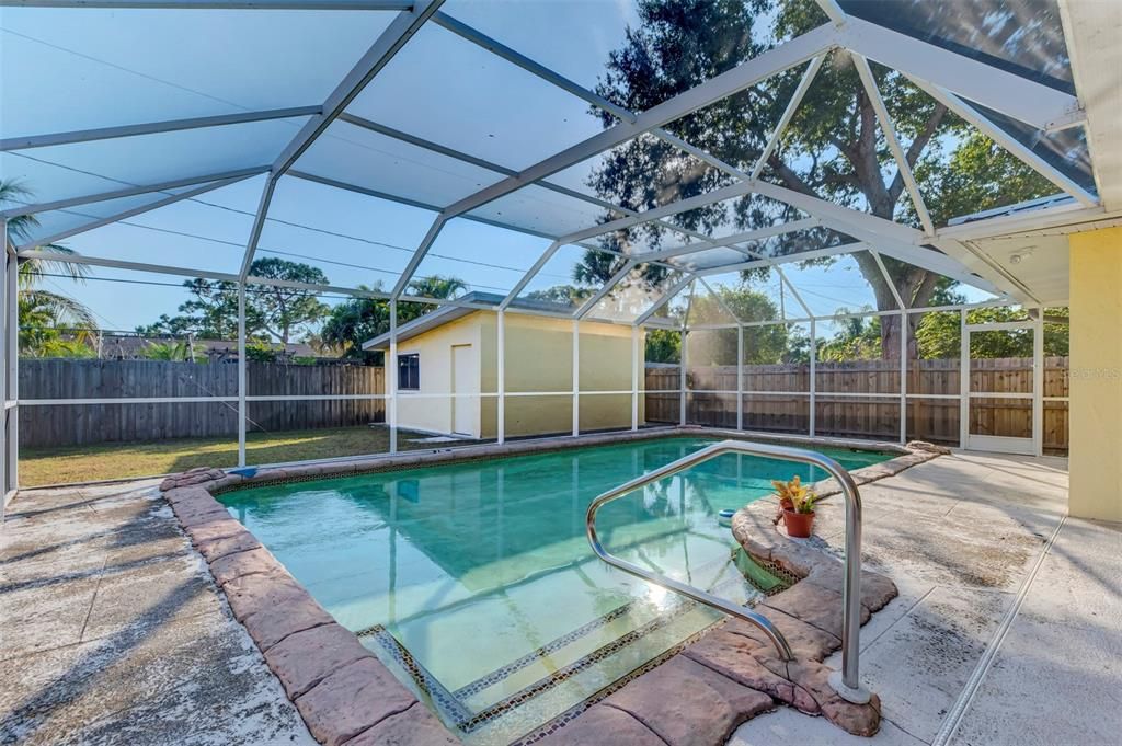 Под контрактом: $449,900 (3 спален, 2 ванн, 1468 Квадратных фут)