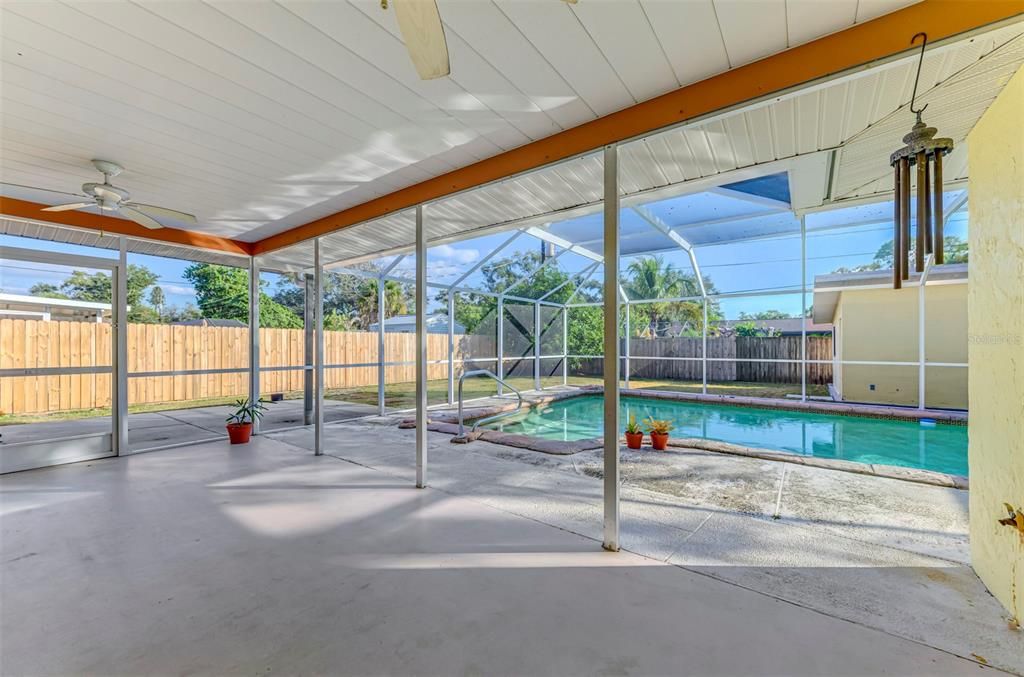 Под контрактом: $449,900 (3 спален, 2 ванн, 1468 Квадратных фут)