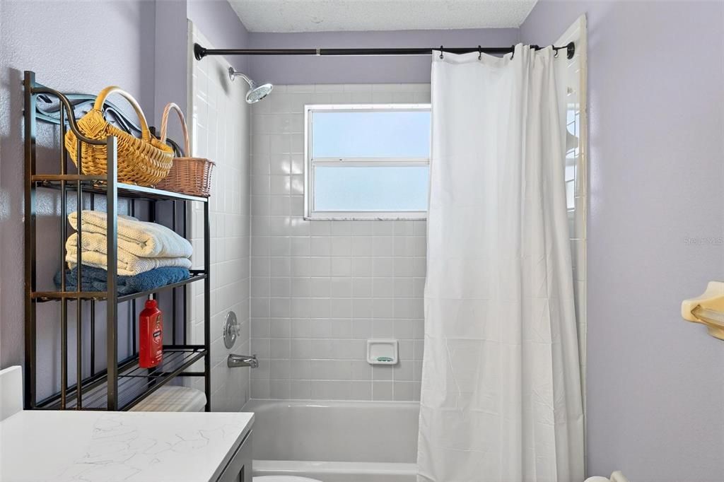 For Sale: $320,000 (3 beds, 2 baths, 1571 Square Feet)