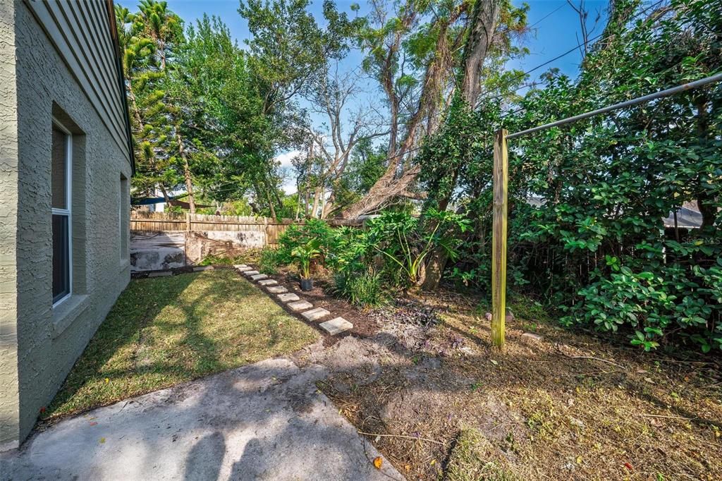 For Sale: $320,000 (3 beds, 2 baths, 1571 Square Feet)