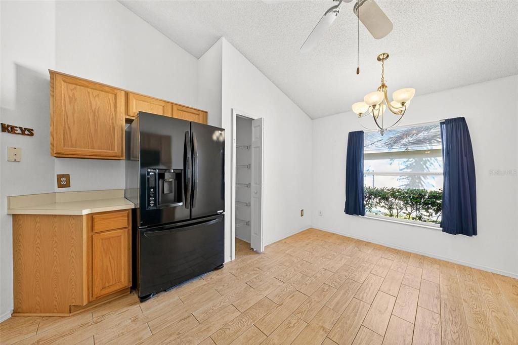 For Sale: $320,000 (3 beds, 2 baths, 1571 Square Feet)