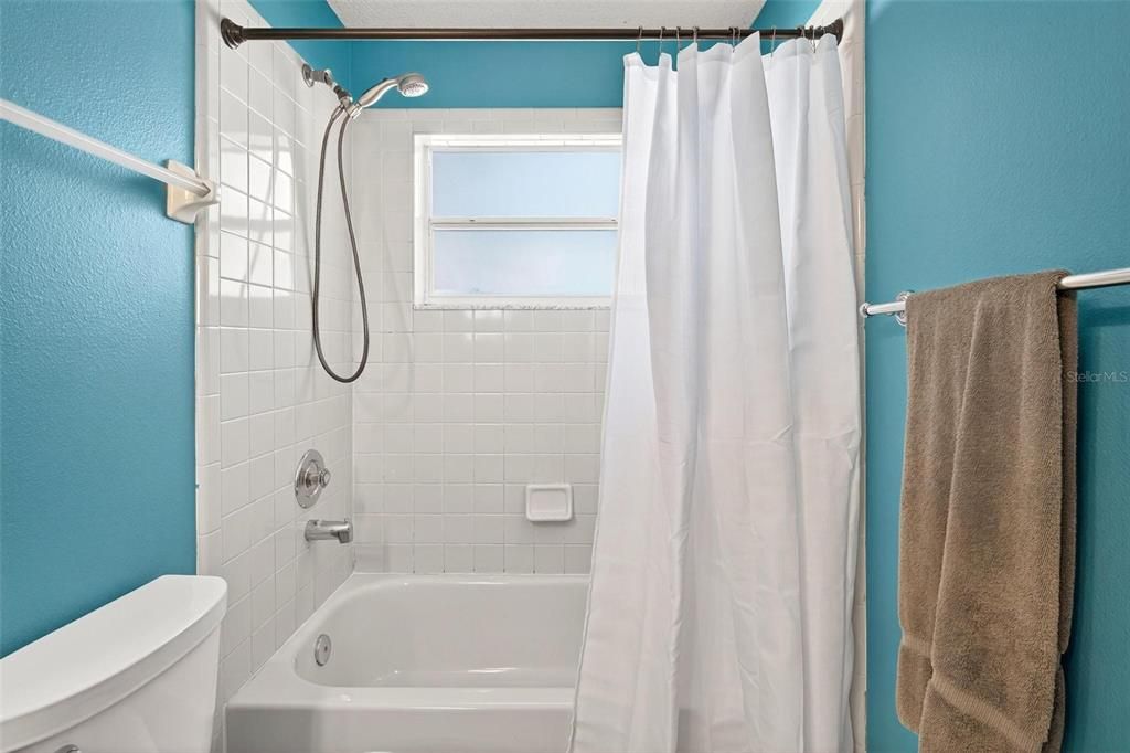 For Sale: $320,000 (3 beds, 2 baths, 1571 Square Feet)