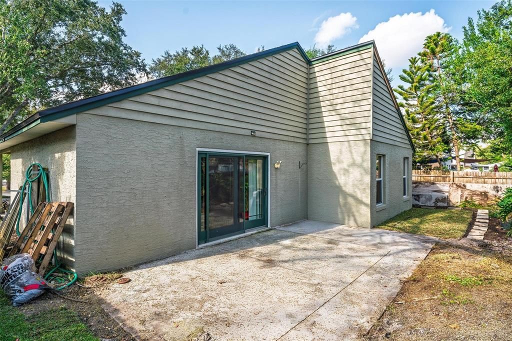 For Sale: $320,000 (3 beds, 2 baths, 1571 Square Feet)