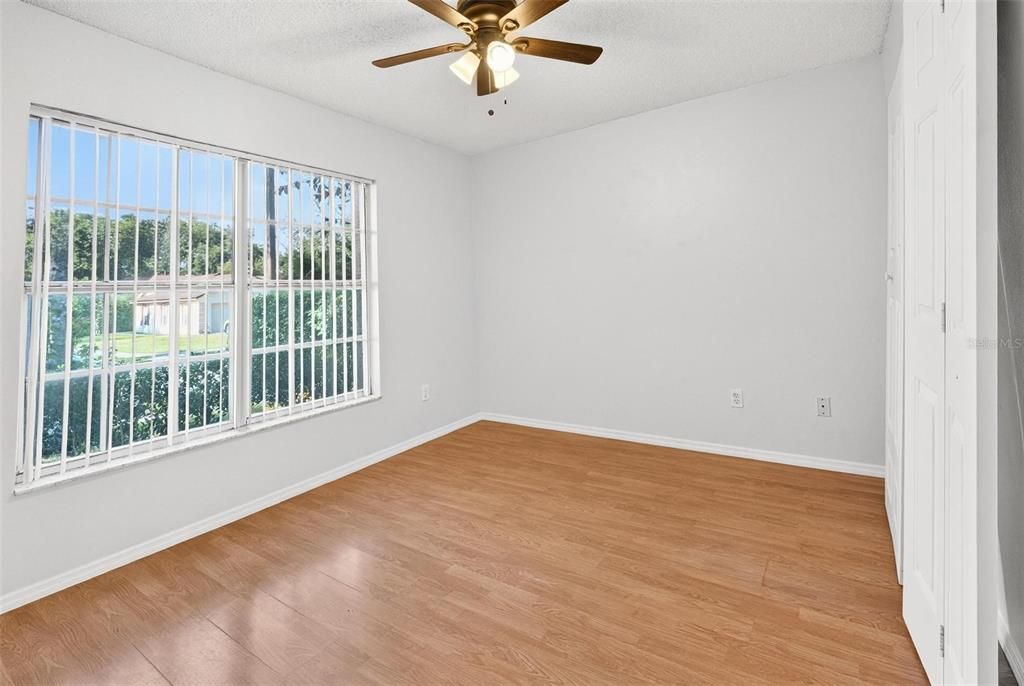 For Sale: $320,000 (3 beds, 2 baths, 1571 Square Feet)