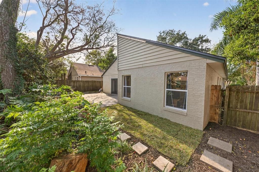 For Sale: $320,000 (3 beds, 2 baths, 1571 Square Feet)