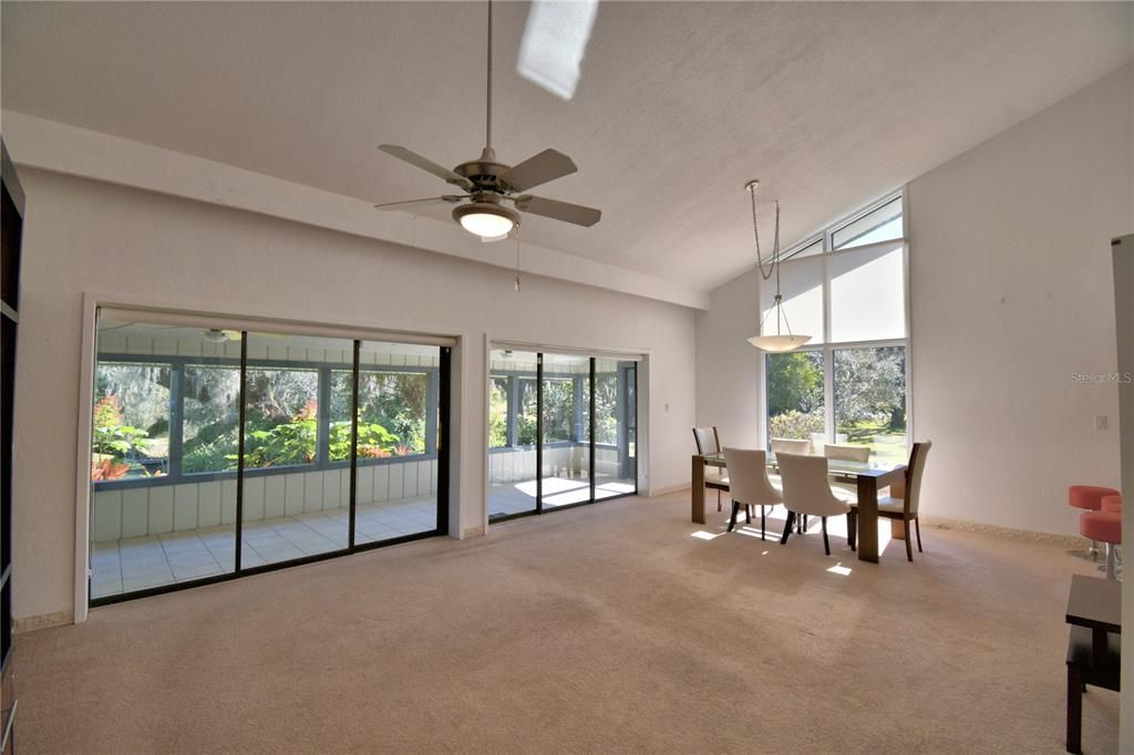 Под контрактом: $275,000 (2 спален, 2 ванн, 2133 Квадратных фут)