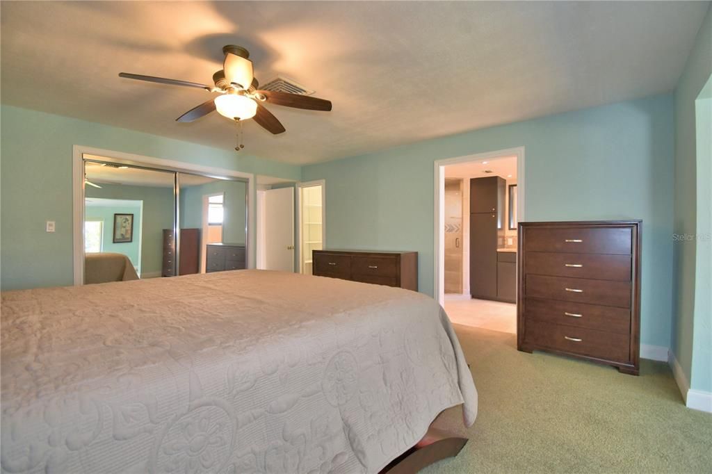 Под контрактом: $275,000 (2 спален, 2 ванн, 2133 Квадратных фут)