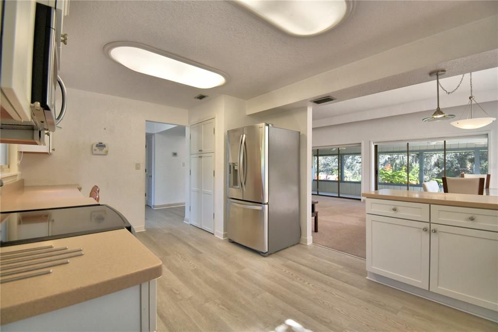 Под контрактом: $275,000 (2 спален, 2 ванн, 2133 Квадратных фут)