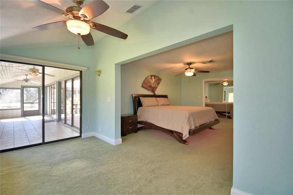 Под контрактом: $275,000 (2 спален, 2 ванн, 2133 Квадратных фут)