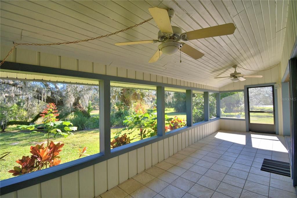 Под контрактом: $275,000 (2 спален, 2 ванн, 2133 Квадратных фут)