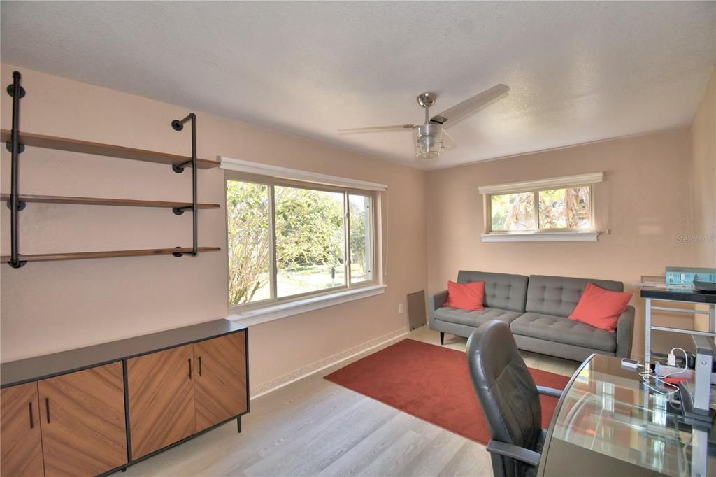 Под контрактом: $275,000 (2 спален, 2 ванн, 2133 Квадратных фут)