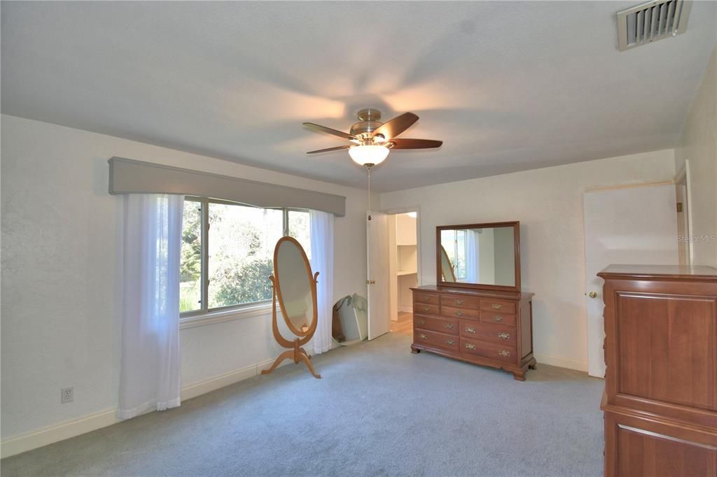 Под контрактом: $275,000 (2 спален, 2 ванн, 2133 Квадратных фут)