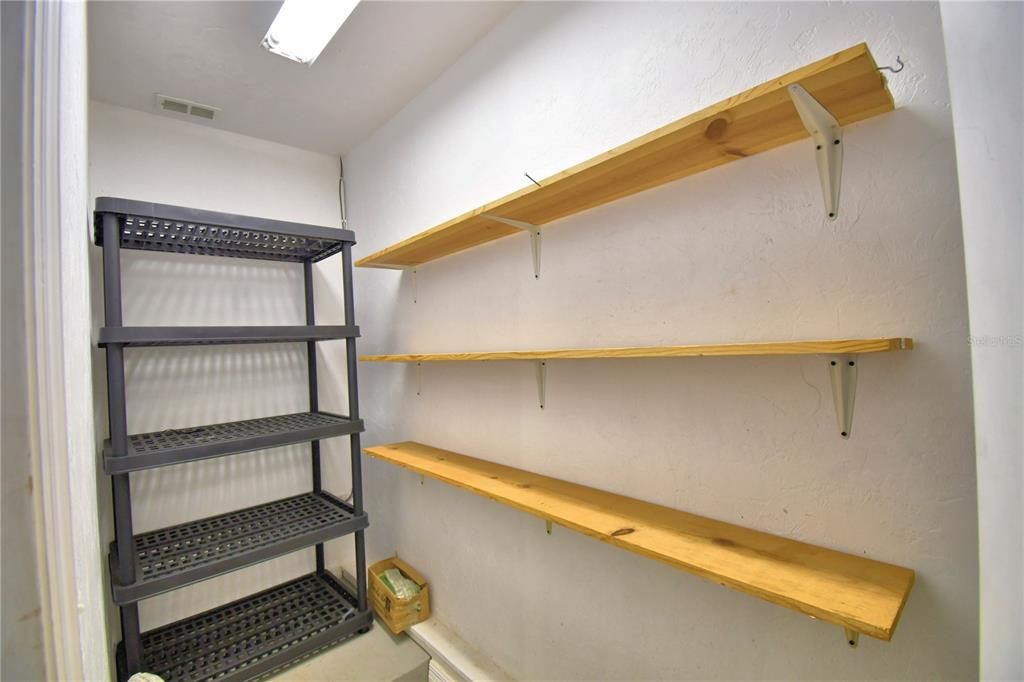 Под контрактом: $275,000 (2 спален, 2 ванн, 2133 Квадратных фут)