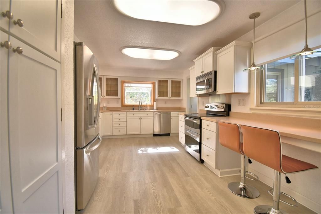 Под контрактом: $275,000 (2 спален, 2 ванн, 2133 Квадратных фут)