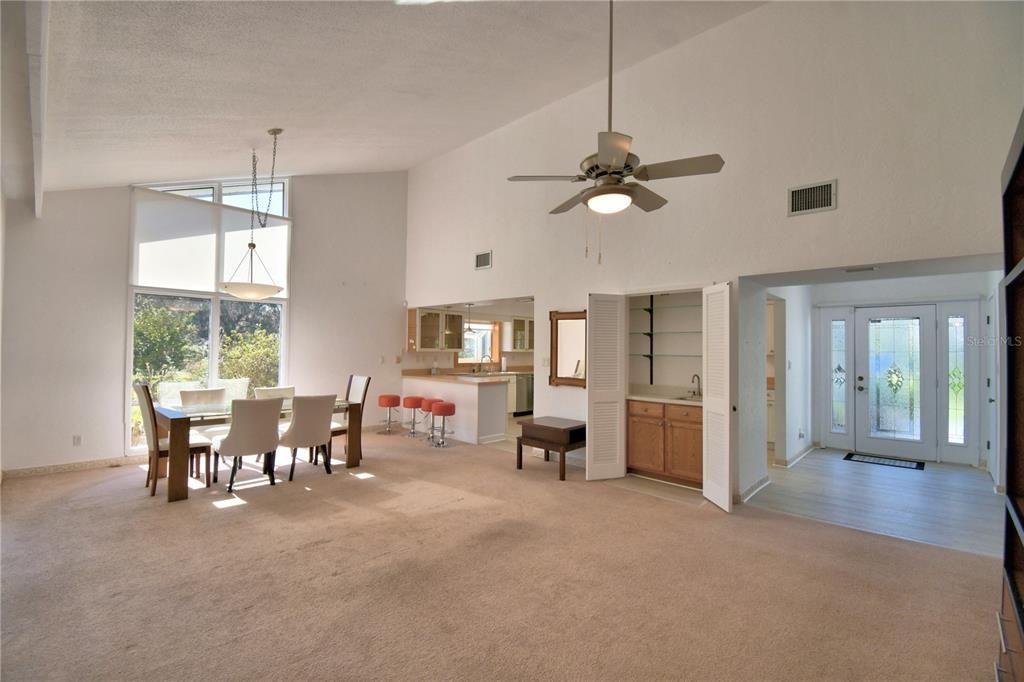 Под контрактом: $275,000 (2 спален, 2 ванн, 2133 Квадратных фут)