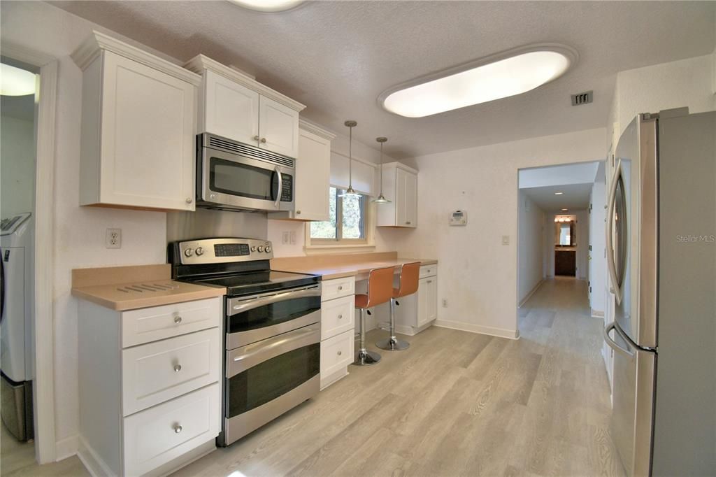 Под контрактом: $275,000 (2 спален, 2 ванн, 2133 Квадратных фут)