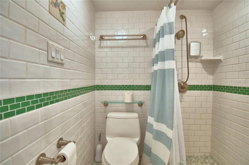 Под контрактом: $275,000 (2 спален, 2 ванн, 2133 Квадратных фут)