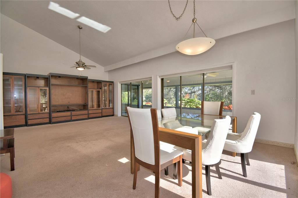 Под контрактом: $275,000 (2 спален, 2 ванн, 2133 Квадратных фут)