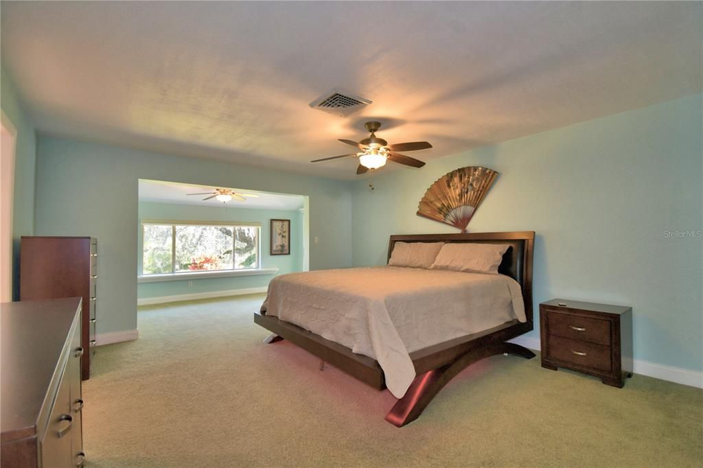 Под контрактом: $275,000 (2 спален, 2 ванн, 2133 Квадратных фут)