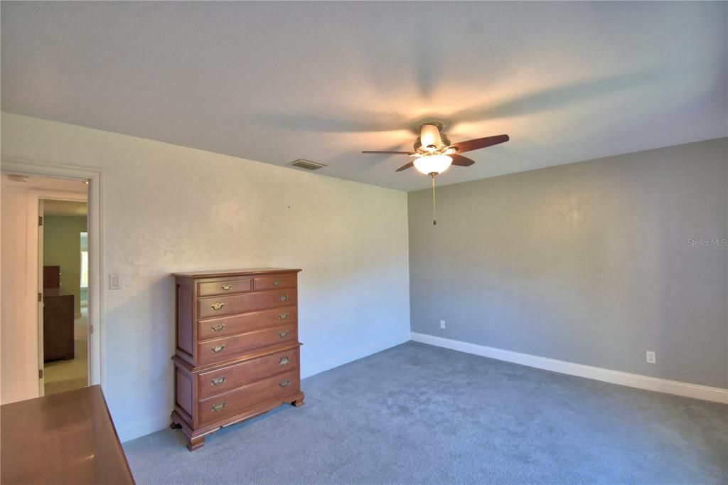 Под контрактом: $275,000 (2 спален, 2 ванн, 2133 Квадратных фут)