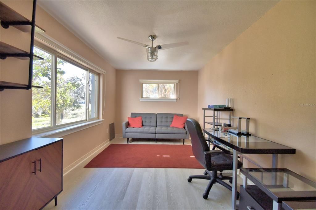 Под контрактом: $275,000 (2 спален, 2 ванн, 2133 Квадратных фут)