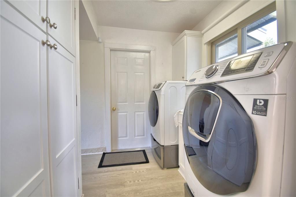 Под контрактом: $275,000 (2 спален, 2 ванн, 2133 Квадратных фут)