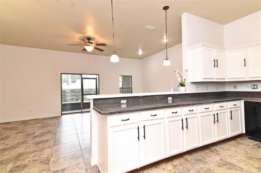 出租: $1,650 (2 贝兹, 2 浴室, 1865 平方英尺)