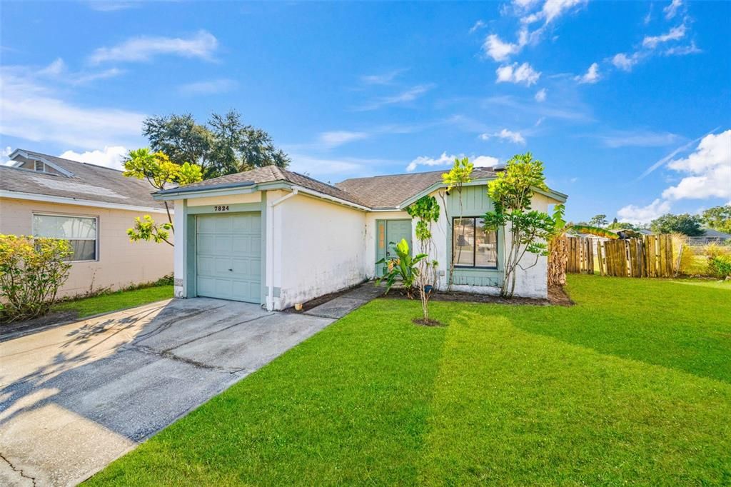 合同活跃: $260,000 (2 贝兹, 2 浴室, 991 平方英尺)