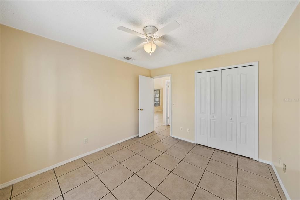 合同活跃: $260,000 (2 贝兹, 2 浴室, 991 平方英尺)