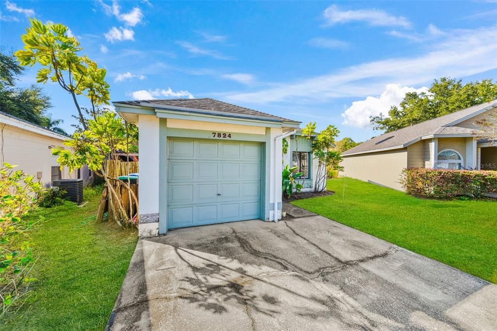 合同活跃: $260,000 (2 贝兹, 2 浴室, 991 平方英尺)