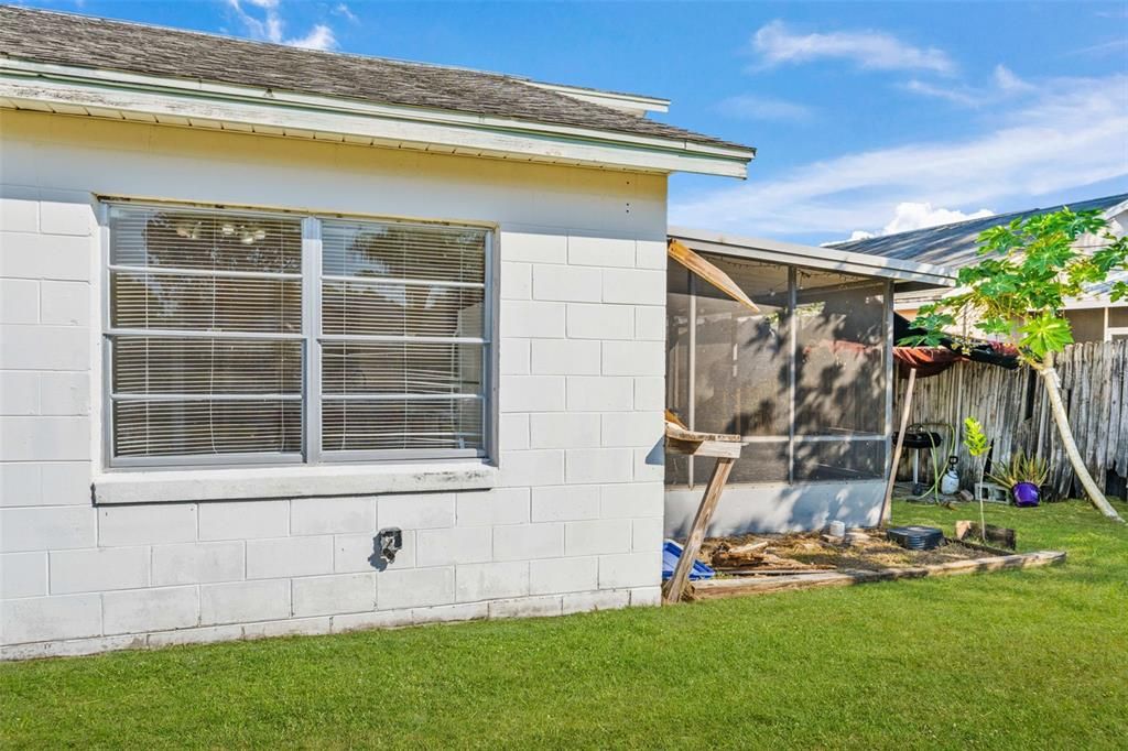 合同活跃: $260,000 (2 贝兹, 2 浴室, 991 平方英尺)