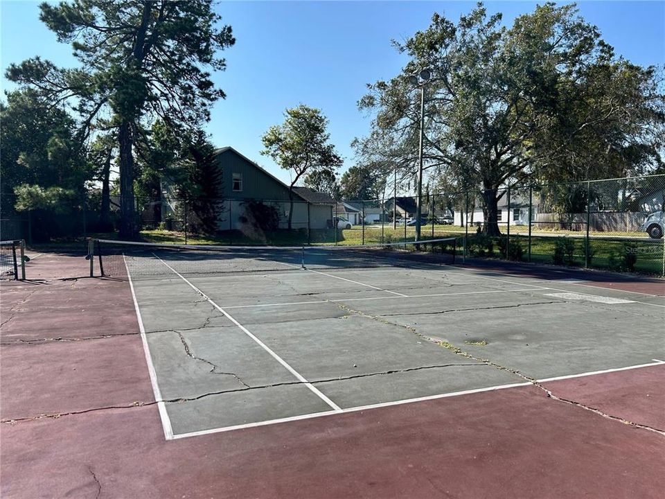 合同活跃: $260,000 (2 贝兹, 2 浴室, 991 平方英尺)