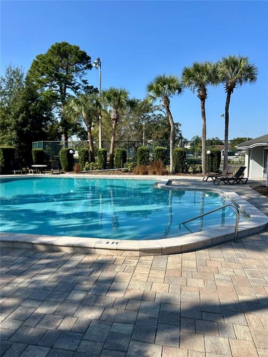 合同活跃: $260,000 (2 贝兹, 2 浴室, 991 平方英尺)