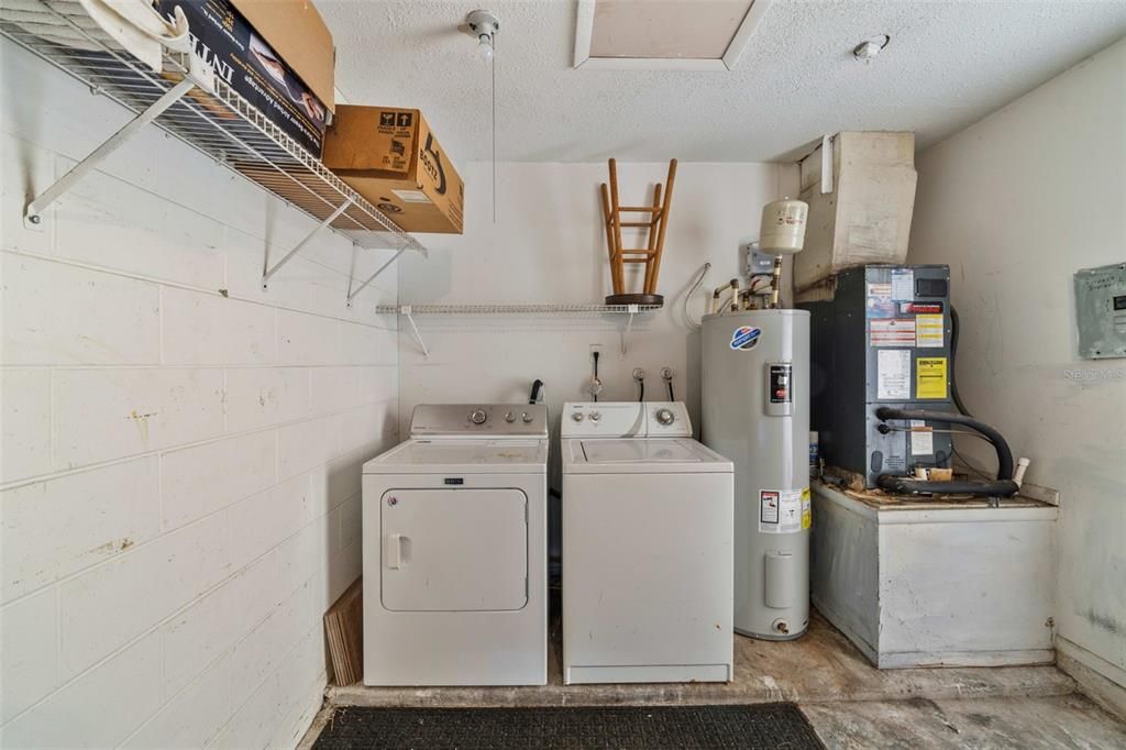 合同活跃: $260,000 (2 贝兹, 2 浴室, 991 平方英尺)