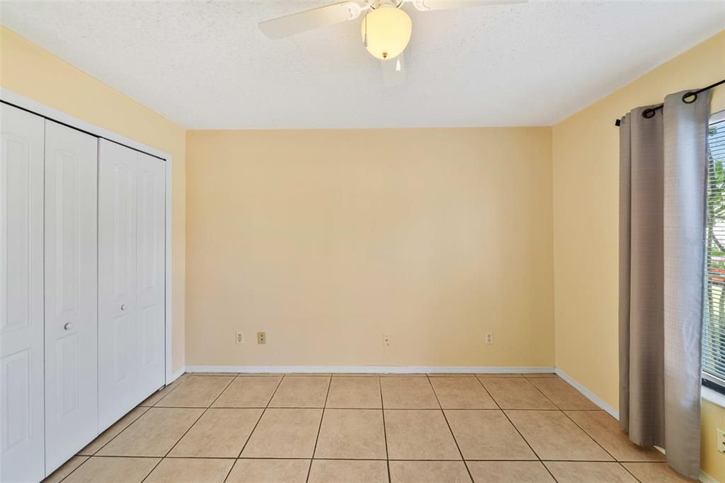 合同活跃: $260,000 (2 贝兹, 2 浴室, 991 平方英尺)