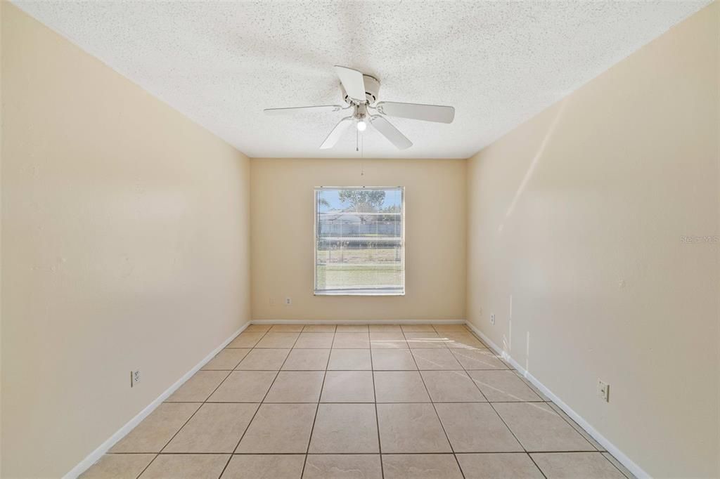 合同活跃: $260,000 (2 贝兹, 2 浴室, 991 平方英尺)