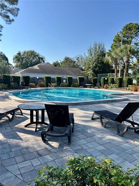 合同活跃: $260,000 (2 贝兹, 2 浴室, 991 平方英尺)