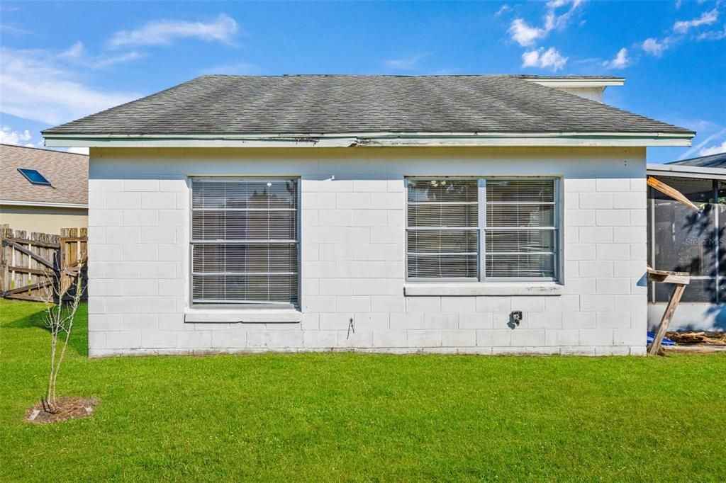 合同活跃: $260,000 (2 贝兹, 2 浴室, 991 平方英尺)