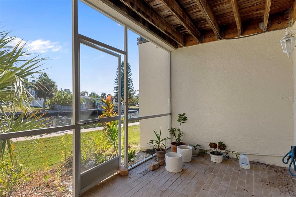 For Sale: $315,000 (2 beds, 2 baths, 1439 Square Feet)