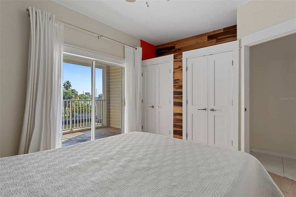 For Sale: $315,000 (2 beds, 2 baths, 1439 Square Feet)