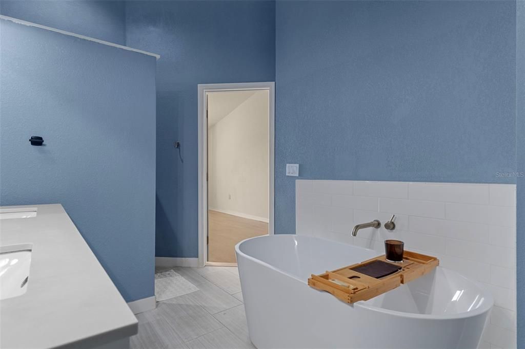 For Sale: $315,000 (2 beds, 2 baths, 1439 Square Feet)