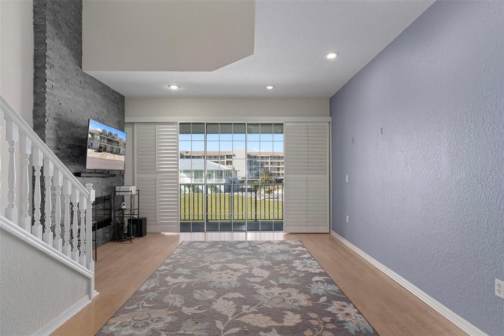 For Sale: $315,000 (2 beds, 2 baths, 1439 Square Feet)