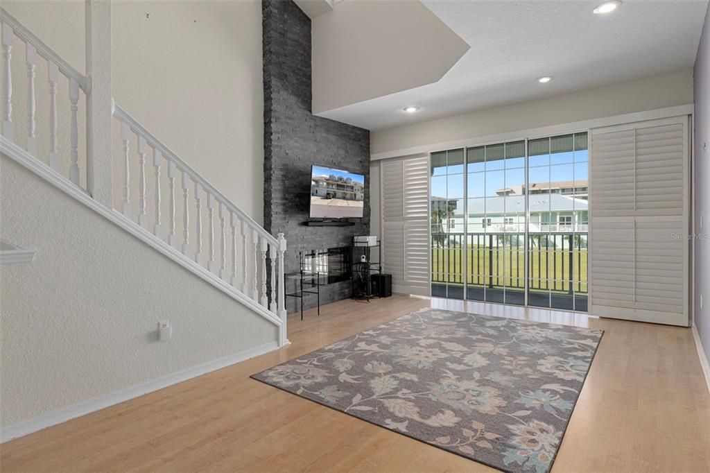 For Sale: $315,000 (2 beds, 2 baths, 1439 Square Feet)