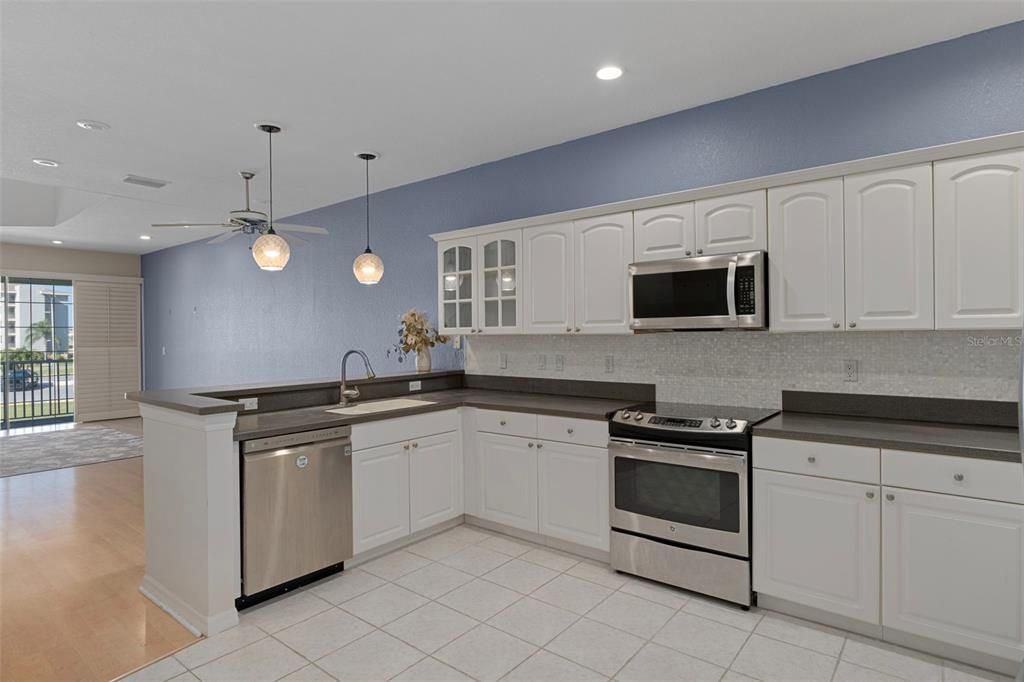 For Sale: $315,000 (2 beds, 2 baths, 1439 Square Feet)