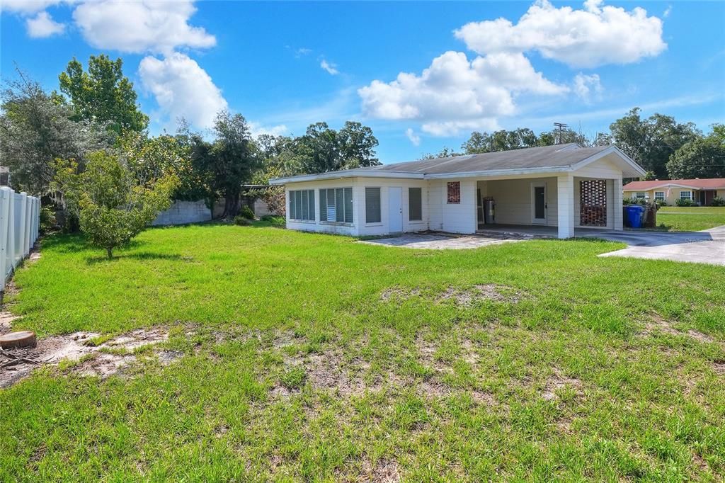 合同活跃: $220,000 (2 贝兹, 2 浴室, 1832 平方英尺)