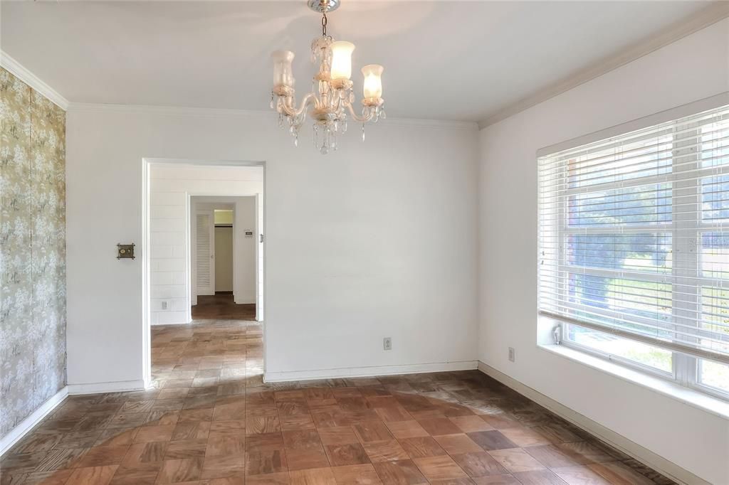 合同活跃: $220,000 (2 贝兹, 2 浴室, 1832 平方英尺)