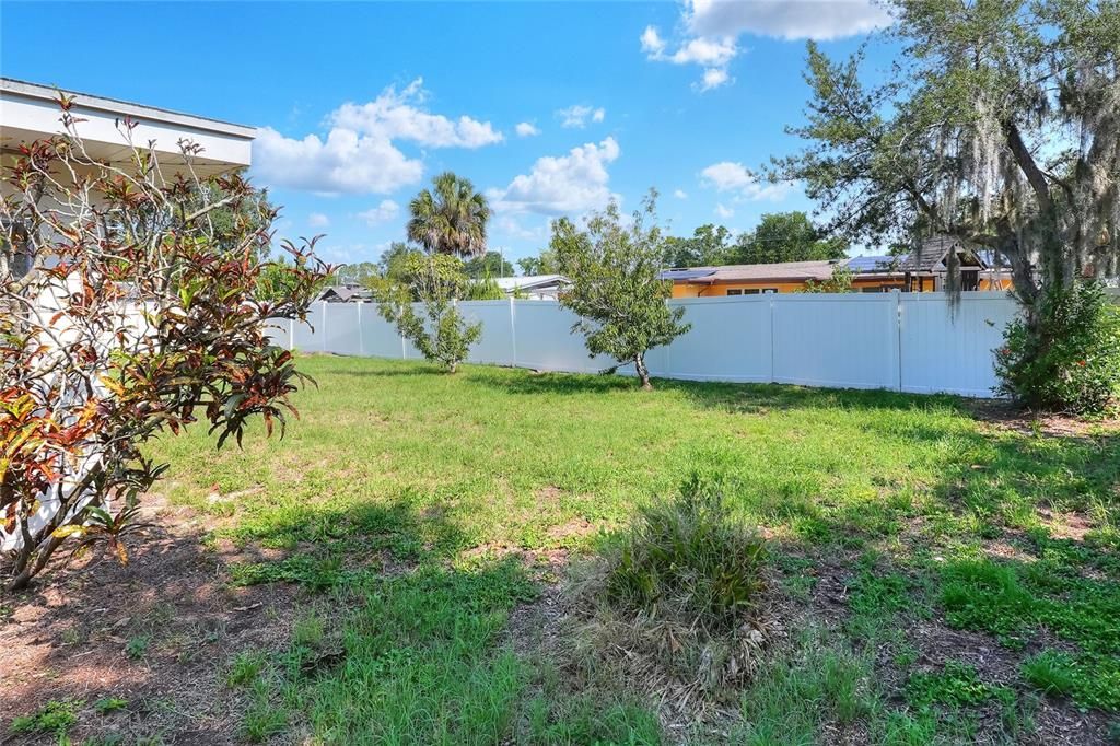 合同活跃: $220,000 (2 贝兹, 2 浴室, 1832 平方英尺)