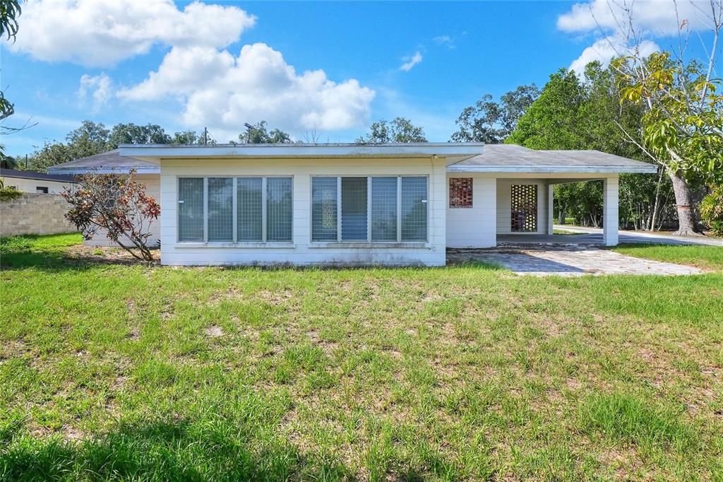 合同活跃: $220,000 (2 贝兹, 2 浴室, 1832 平方英尺)